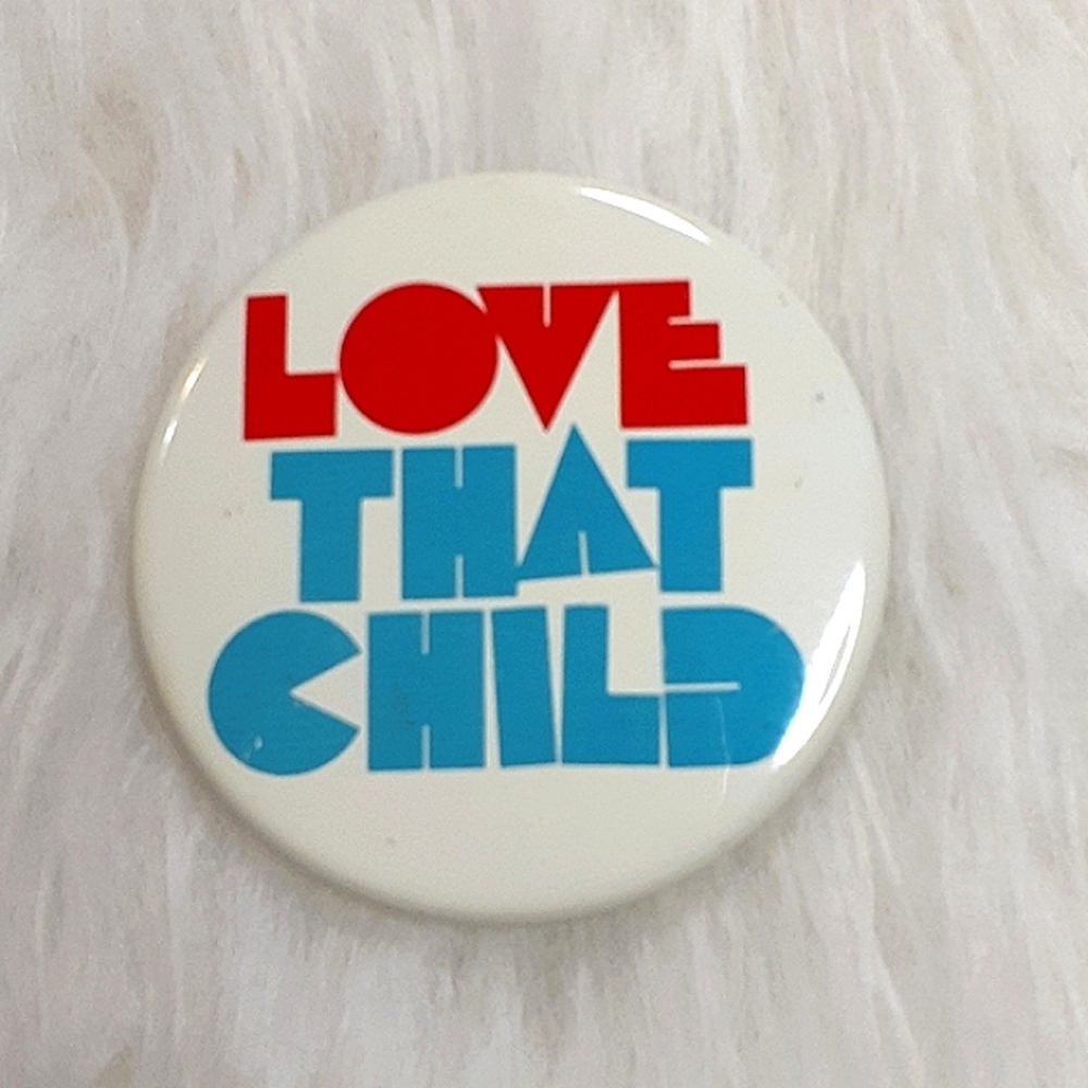 💜Vintage Love That Child Pinback Button